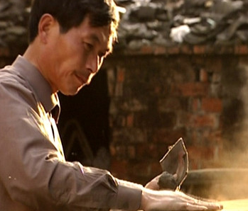 这位农民企业家，30年前就差点在中国干出一个特斯拉
