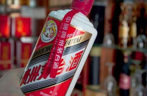 揭秘假茅台酒内幕:加色素、加感冒药 造假手法令人触目惊心