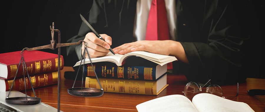 破产程序中，要申请撤销仲裁裁决，应向哪些法院提出申请？
