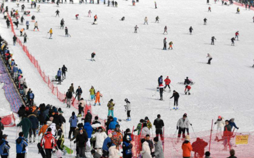 国家体育总局：中国实现“带动三亿人参与冰雪运动”目标
