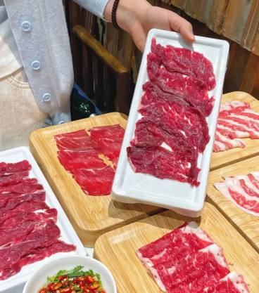 人均90+的“牛肉自助”，燃爆小县城